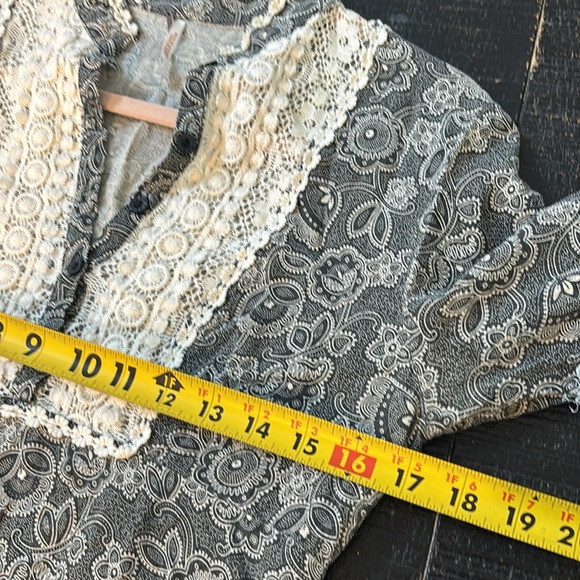 Free People Bohemian Grey White Embroidered Mini Dress size 6 - Picture 10 of 11